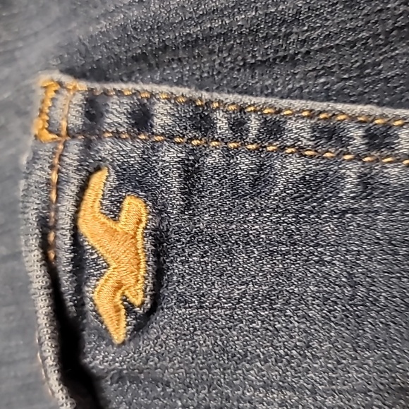 HOLLISTER HIGH RISE CUT OFF BERMUDA STRETCH SHORTS SIZE 31. 13R - Picture 3 of 11